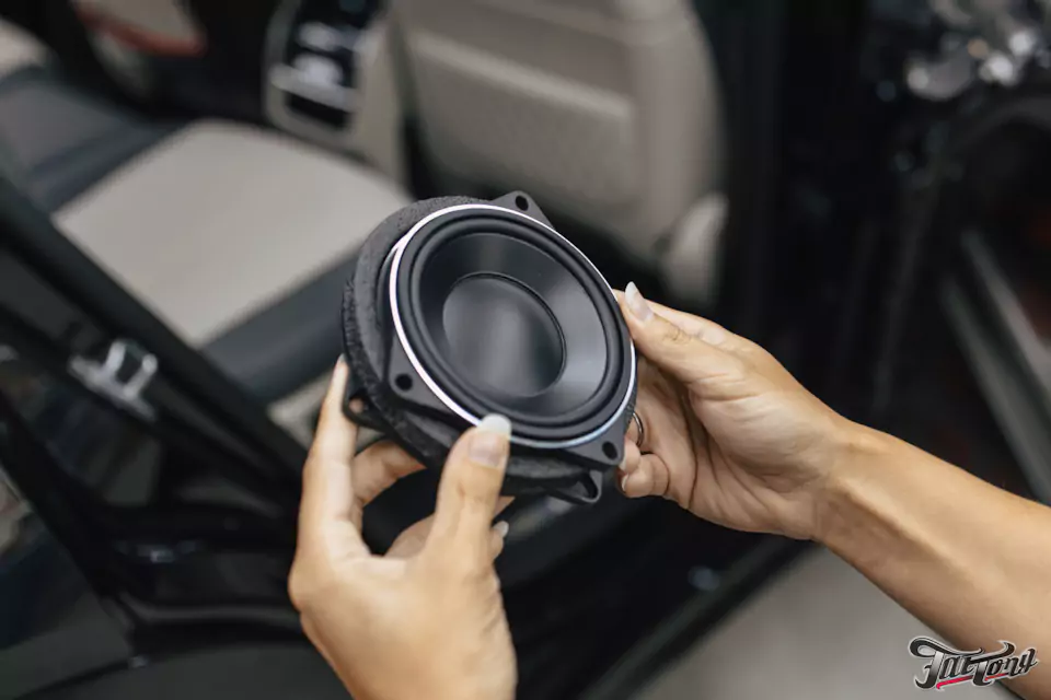 Заменили на BMW X7 Bowers & Wilkins: выполнили комплексную шумоизоляцию салона и построили новую акустическую систему!